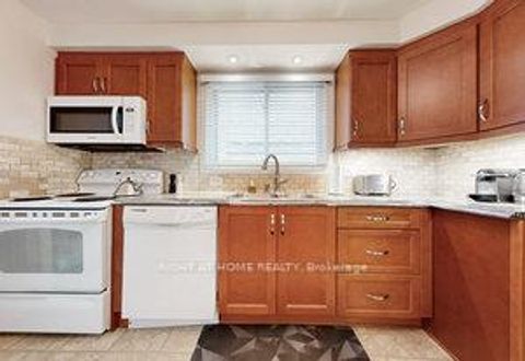 Photo 13 at 66 CLIVEDEN Avenue, Queensway, Toronto