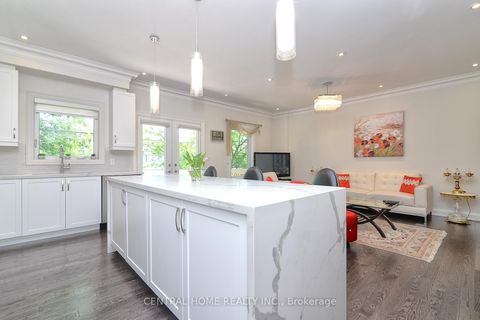 Photo 1 at 47 Divon Lane, Bayview Hill, Richmond Hill