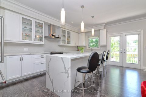 Photo 2 at 47 Divon Lane, Bayview Hill, Richmond Hill