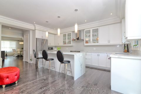Photo 3 at 47 Divon Lane, Bayview Hill, Richmond Hill
