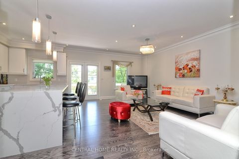 Photo 6 at 47 Divon Lane, Bayview Hill, Richmond Hill