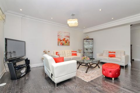 Photo 7 at 47 Divon Lane, Bayview Hill, Richmond Hill