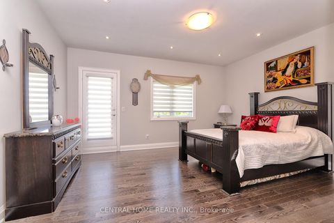 Photo 11 at 47 Divon Lane, Bayview Hill, Richmond Hill