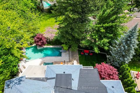 Photo 4 at 1 Friars Lane, Rosethorn, Toronto