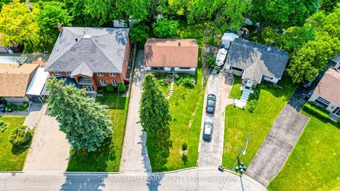 Photo 3 at 108 Castle Hill Drive, L'Amoreaux, Toronto