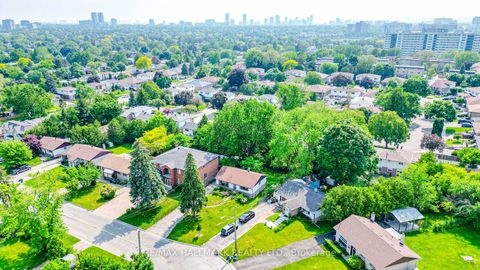 Photo 5 at 108 Castle Hill Drive, L'Amoreaux, Toronto