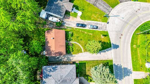 Photo 6 at 108 Castle Hill Drive, L'Amoreaux, Toronto