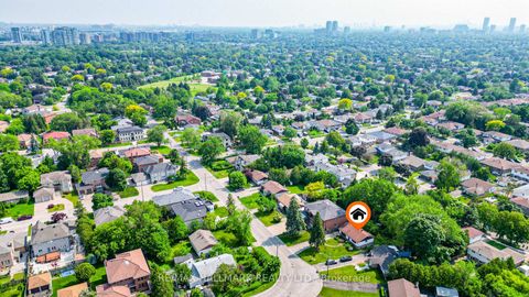 Photo 8 at 108 Castle Hill Drive, L'Amoreaux, Toronto