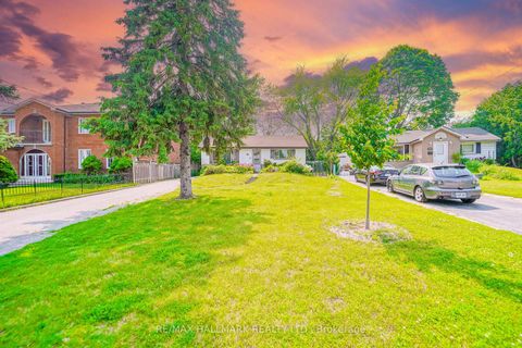 Photo 10 at 108 Castle Hill Drive, L'Amoreaux, Toronto