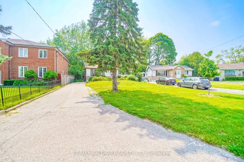 Photo 12 at 108 Castle Hill Drive, L'Amoreaux, Toronto