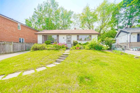 Photo 14 at 108 Castle Hill Drive, L'Amoreaux, Toronto