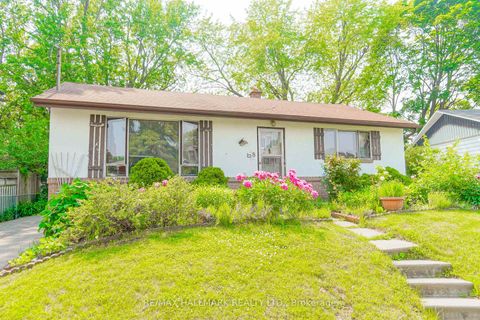 Photo 16 at 108 Castle Hill Drive, L'Amoreaux, Toronto