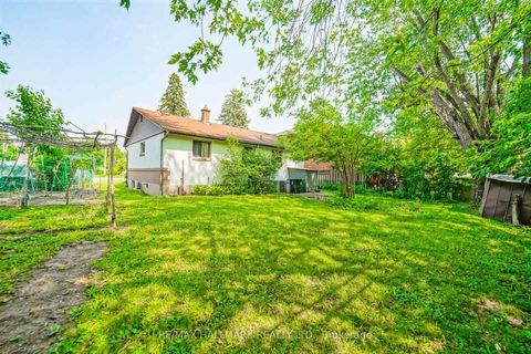 Photo 22 at 108 Castle Hill Drive, L'Amoreaux, Toronto
