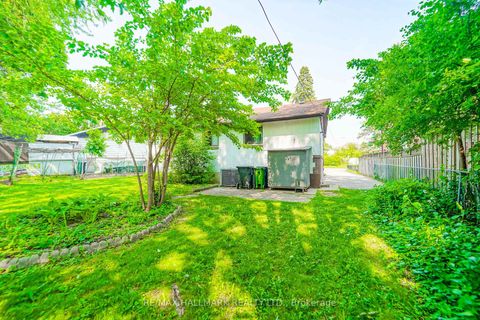 Photo 23 at 108 Castle Hill Drive, L'Amoreaux, Toronto