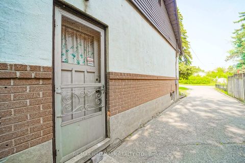 Photo 24 at 108 Castle Hill Drive, L'Amoreaux, Toronto