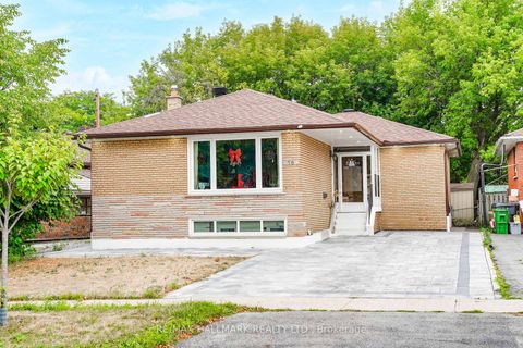 Photo 2 at 16 Araman Drive, Sullivan, Toronto