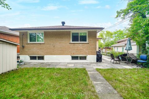 Photo 8 at 16 Araman Drive, Sullivan, Toronto