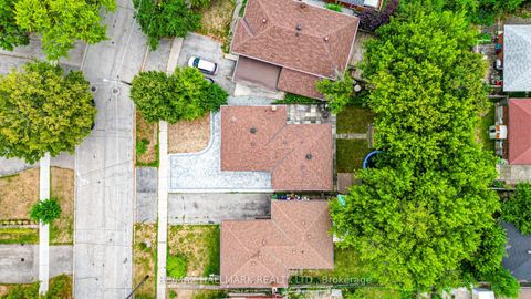Photo 11 at 16 Araman Drive, Sullivan, Toronto