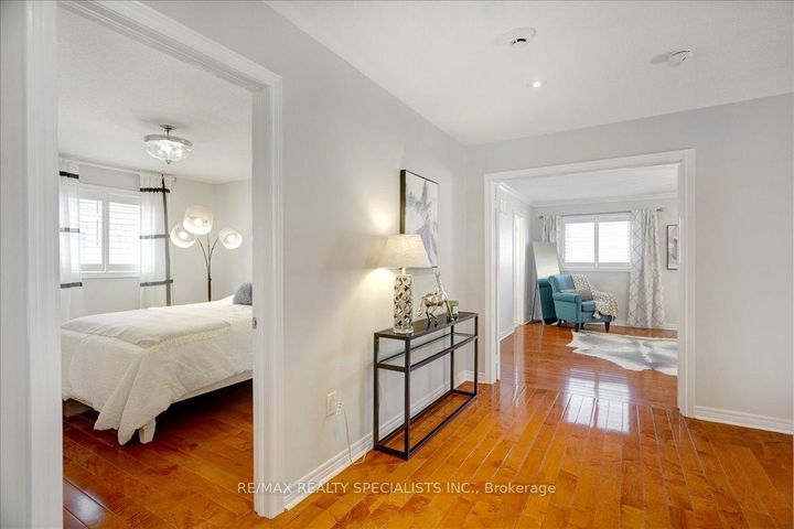 Photo 10 at 104 Earlsbridge Boulevard, Fletcher's Meadow, Brampton