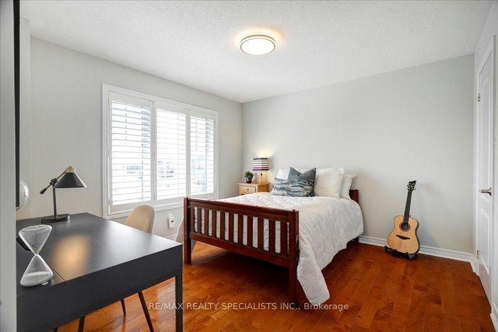 Photo 12 at 104 Earlsbridge Boulevard, Fletcher's Meadow, Brampton