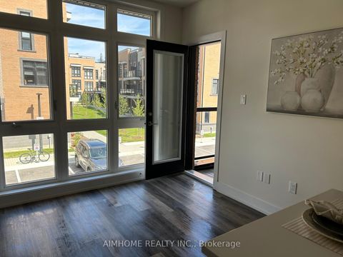 Photo 3 at 2 - 7 Phelps Lane, Oak Ridges, Richmond Hill