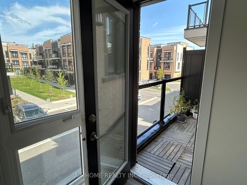 Photo 4 at 2 - 7 Phelps Lane, Oak Ridges, Richmond Hill