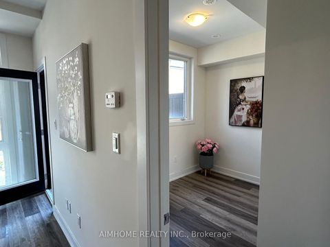 Photo 7 at 2 - 7 Phelps Lane, Oak Ridges, Richmond Hill