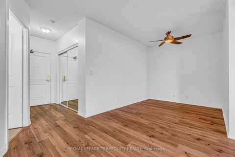 Photo 11 at 1409 - 9225 Jane Street, Maple, Vaughan