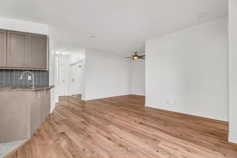 Photo 13 at 1409 - 9225 Jane Street, Maple, Vaughan