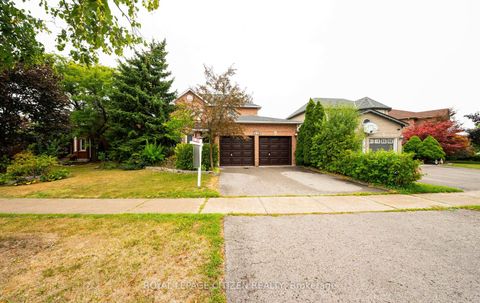 Photo 1 at 25 Grampian Avenue, Maple, Vaughan