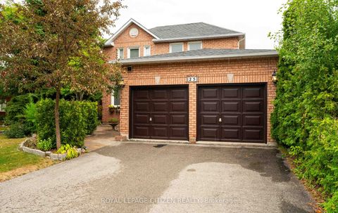 Photo 3 at 25 Grampian Avenue, Maple, Vaughan