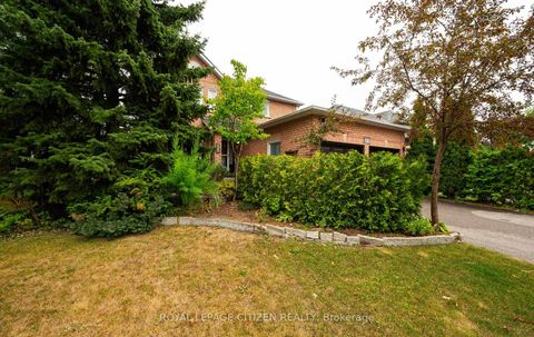 Photo 4 at 25 Grampian Avenue, Maple, Vaughan