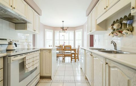 Photo 13 at 25 Grampian Avenue, Maple, Vaughan