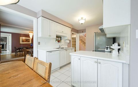 Photo 14 at 25 Grampian Avenue, Maple, Vaughan