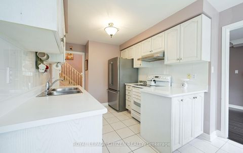 Photo 16 at 25 Grampian Avenue, Maple, Vaughan