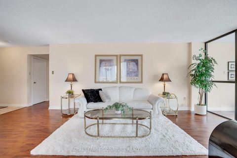 Photo 4 at 903 - 7440 Bathurst Street, Brownridge, Vaughan