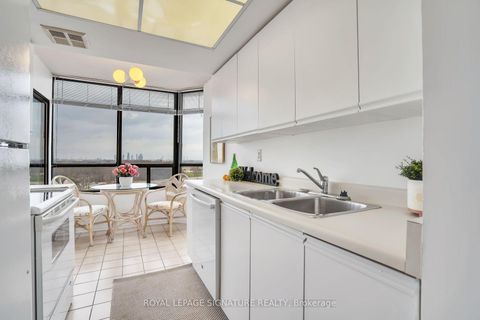 Photo 13 at 903 - 7440 Bathurst Street, Brownridge, Vaughan