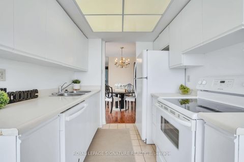 Photo 16 at 903 - 7440 Bathurst Street, Brownridge, Vaughan