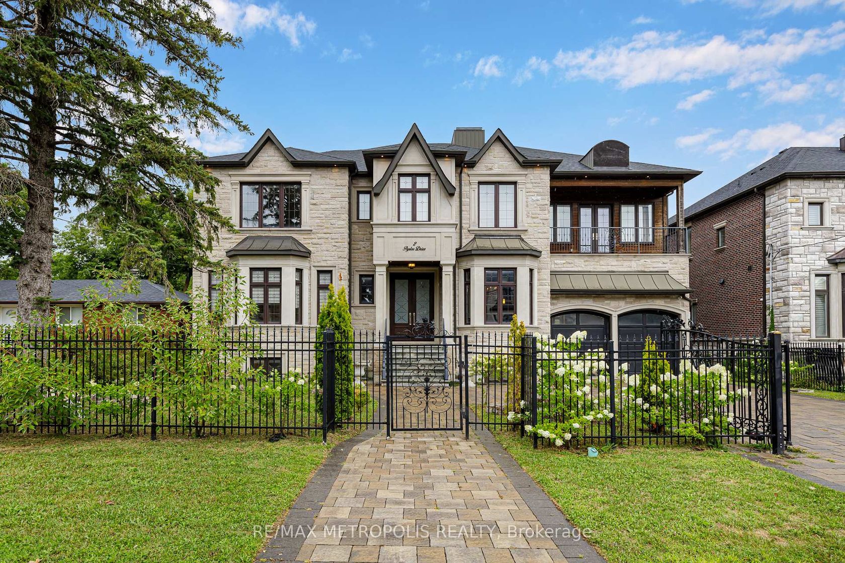 2 Poplar Drive, Oak Ridges, Richmond Hill 