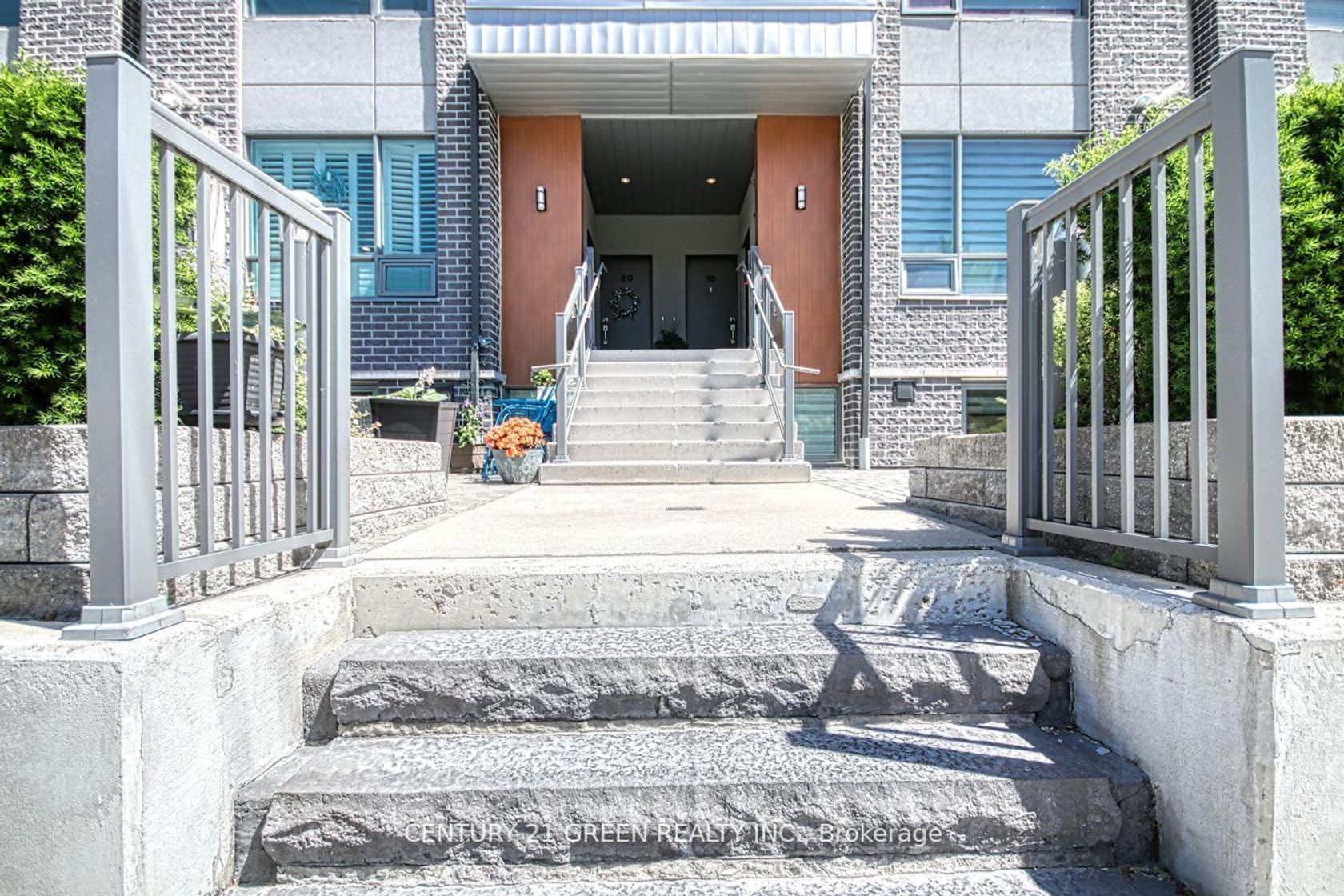 19 - 680 Atwater Avenue, Mineola, Mississauga by Loree Meneguzzi Real Estate 19 - 680 Atwater Avenue, Mineola, Mississauga