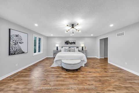 Photo 2 at 71 Nightstar Drive, Observatory, Richmond Hill