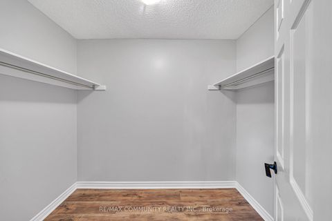 Photo 5 at 71 Nightstar Drive, Observatory, Richmond Hill