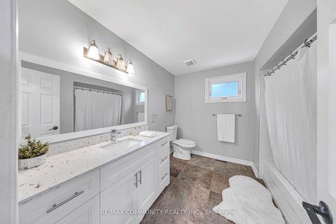 Photo 11 at 71 Nightstar Drive, Observatory, Richmond Hill
