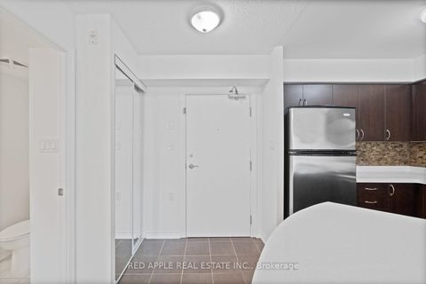 Photo 6 at 213 - 872 Sheppard Avenue W, Bathurst Manor, Toronto