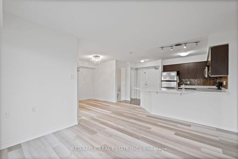 Photo 12 at 213 - 872 Sheppard Avenue W, Bathurst Manor, Toronto