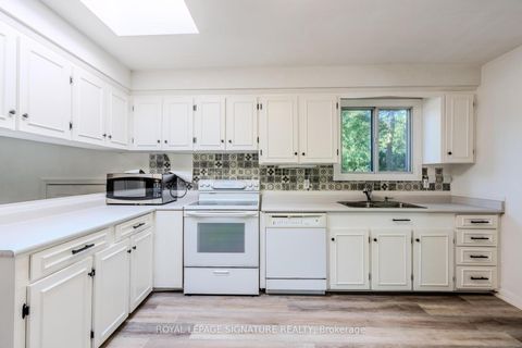 Photo 2 at 18 Greengate Road, Don Mills, Toronto