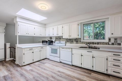 Photo 3 at 18 Greengate Road, Don Mills, Toronto