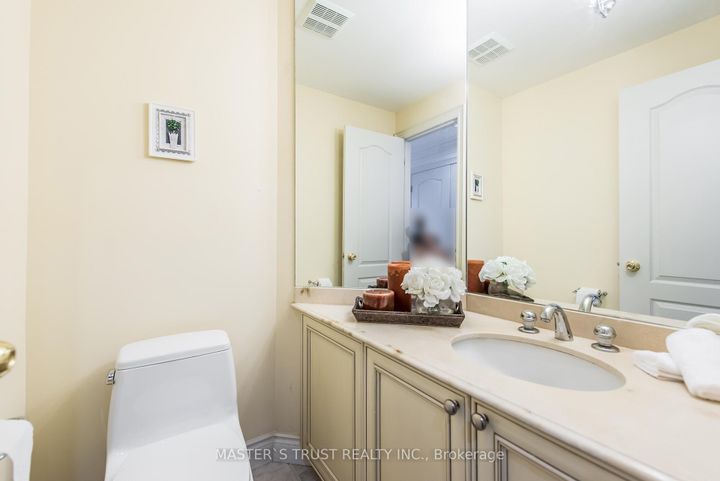 Photo 10 at 242 Empress Avenue, Willowdale East, Toronto
