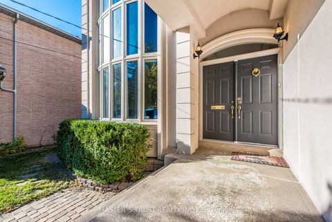 Photo 2 at 242 Empress Avenue, Willowdale East, Toronto
