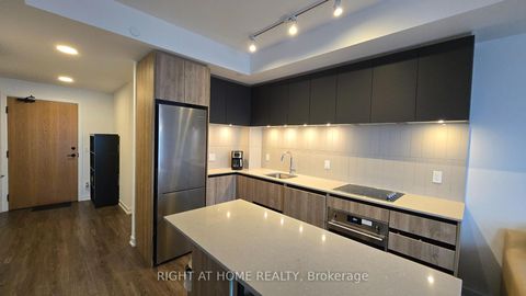 Photo 7 at 1008 - 7950 Bathurst Street, Beverley Glen, Vaughan